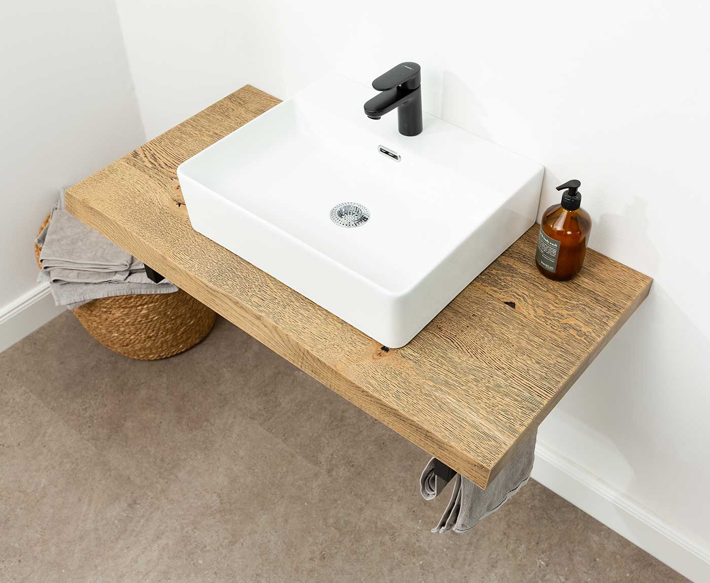 Waschtischplatte Altholz mit Becken und Seifenspender