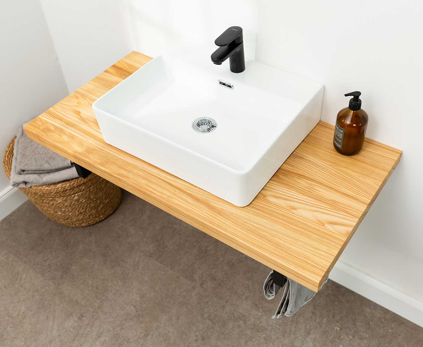 Waschtischplatte Esche mit Waschbecken und Seifenspender