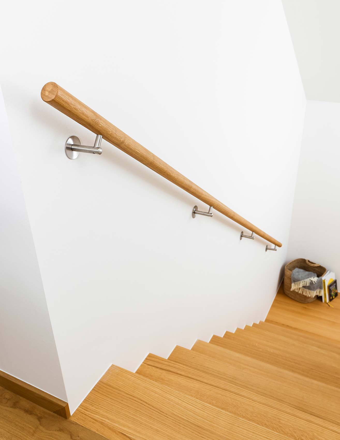 Handlauf Eiche in Rund im Treppenaufgang