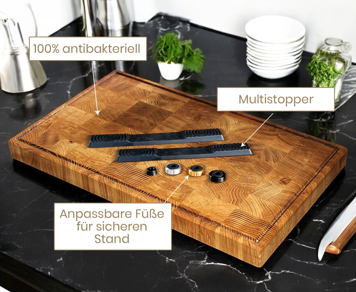 Vergleich der Füße für Schneidebretter: Multistopper, Gummi- und Aluminiumfüße auf Schneidebrett Stirnholz.
