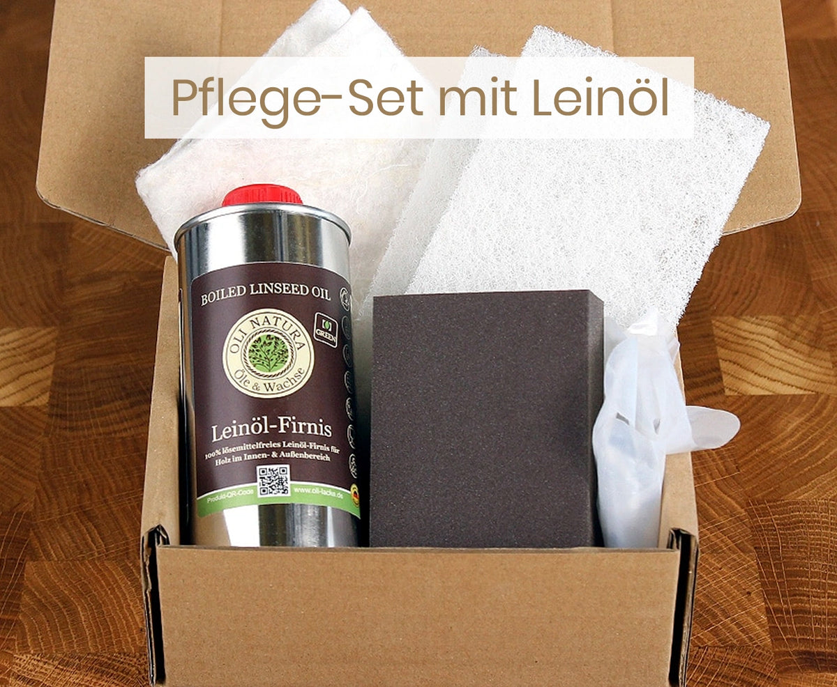 Leinöl-Firnis und verschiedene Schwämme als Pflege-Set für Schneidebretter